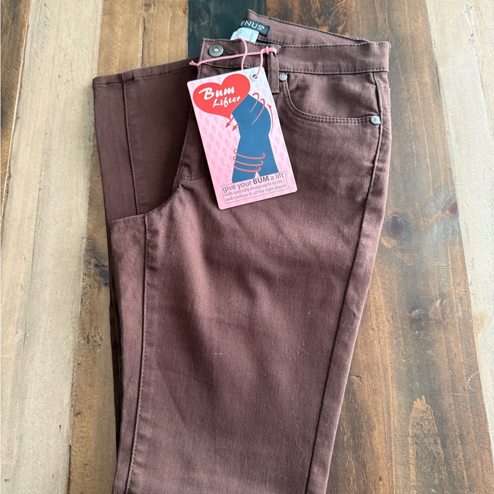 Venus jeans
Brand new with tags on never warn
 Brown